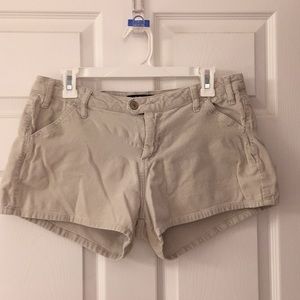 Old College Inn 3” stretch corduroy shorts